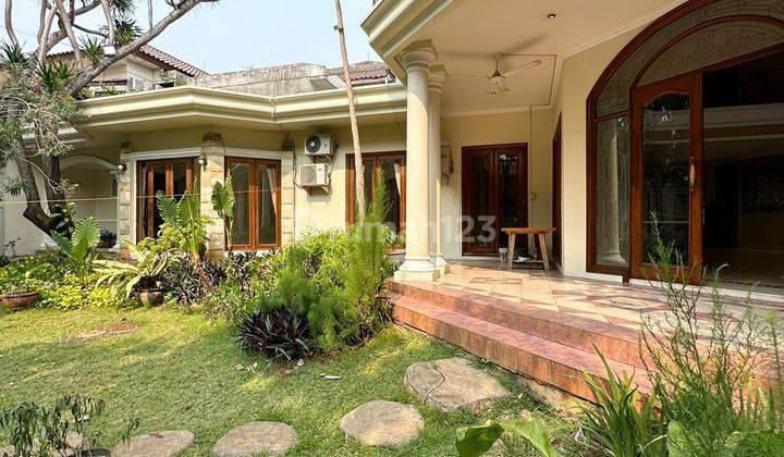 Rumah mewah bergaya klasik, lokasi hunian ekspatriat Kemang timur 2