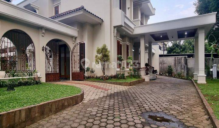 Rumah Mewah Halaman Luas, Kapasitas Parkir Dalam 10 Mobil, Lokasi Premium 1