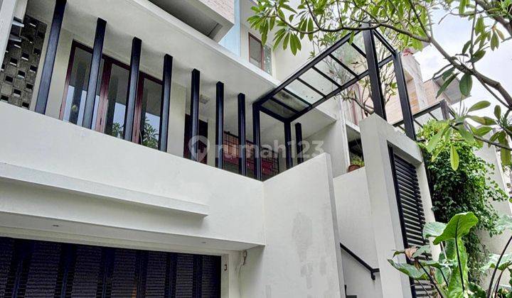 Town House One Gate System Dekat Citos, Semi Furnished Interior Bagus 1