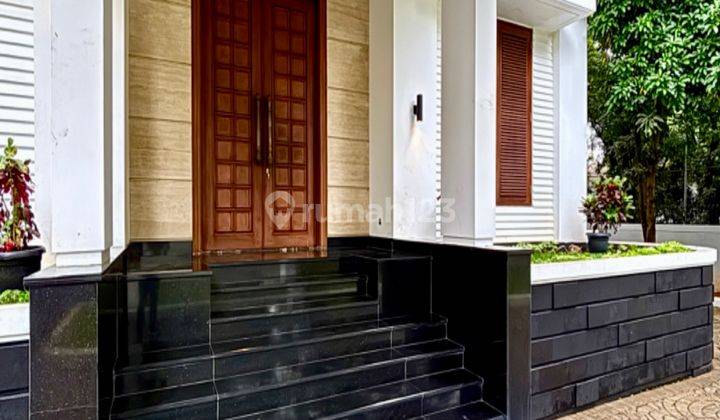 Rumah Hook Pondok Indah, Jalan Lebar Kapasitas Parkir Dalam 12 Mobil 2