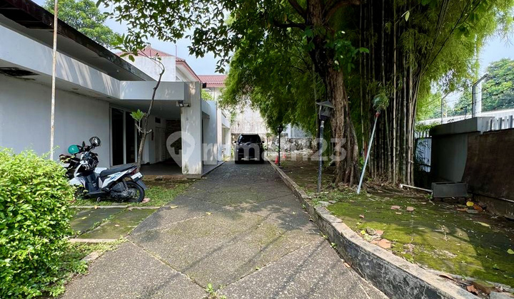 Kebayoran Baru, Rumah Lingkungan Perkantoran Elite Dekat Sudirman