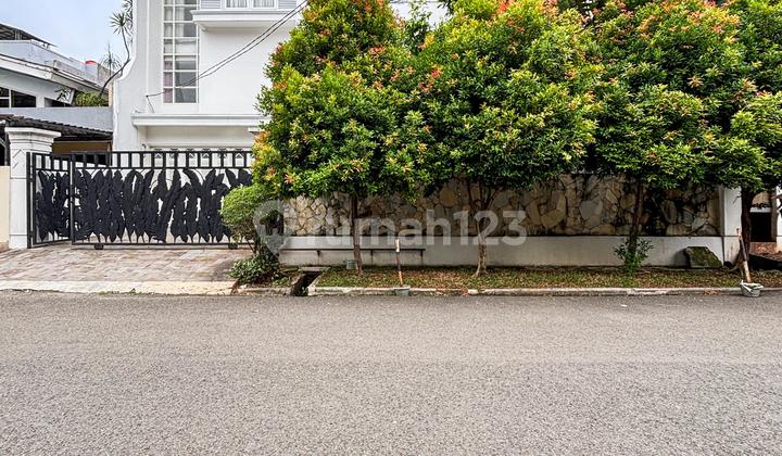Rumah Terawat Baik Lokasi Tenang Jalan Lebar