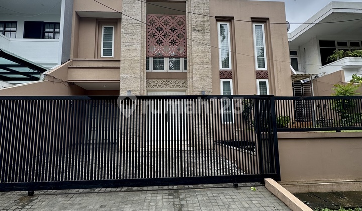 Rumah Siap Huni Terawat Baik | Lokasi Prime Jalan Lebar
