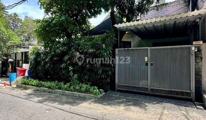 Rumah Asri Depan Taman, Lokasi Elite Dekat Pakubuwono 2