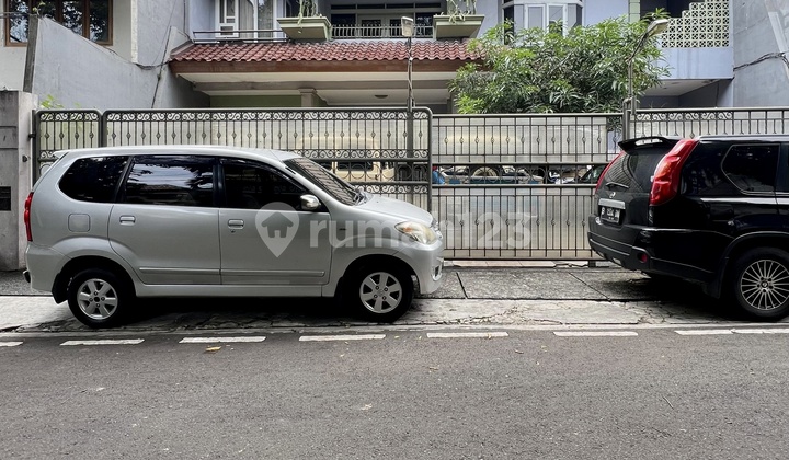 Rumah Area Eksklusif Dekat Hotel Dharmawangsa | Prime Area
