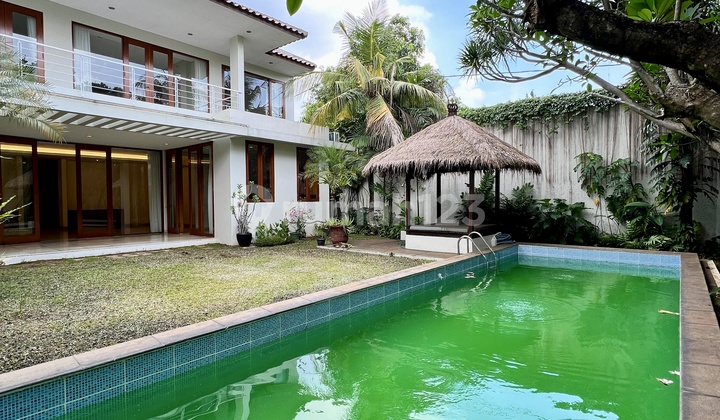 Kemang House Quiet Location & Expatriate Green Environment