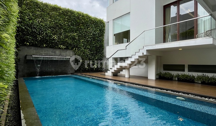 Lokasi Prima | Rumah Premium Full Furnished Interior Mewah