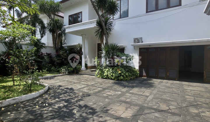 Prime Area Near Kemang in an Elite Neighborhood 2