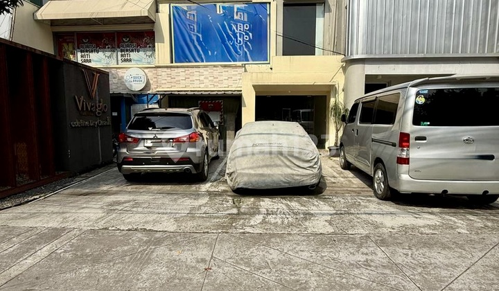 Prime Area Lokasi Komersil Dekat Senopati…bangunan Komersil 2 Lt