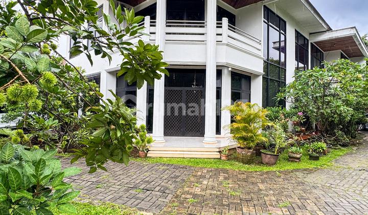 Prime Area Dekat Diponegoro | Rumah Halaman Luas Prime Area Dekat Diponegoro | Rumah Halaman Luas