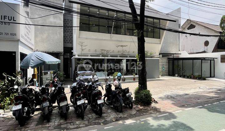 Bangunan Komersil 3 Lantai Ada Lift, Prime Area Dekat Senanyan & Sudirman 1