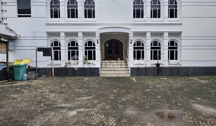 Gedung Premium Area Kyai Maja Dekat Blok M