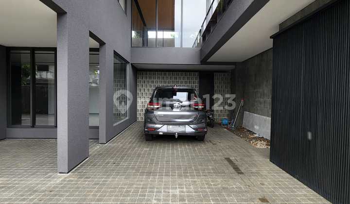 Towhouse Eksklusif Mewah..! Prime Area Kemang Selatan 2
