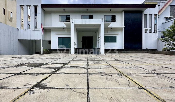 Gedung Komersil 2.5 Lantai Prime Area Jalan Wijaya