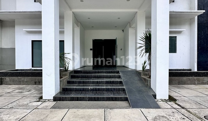 Gedung Komersil 2.5 Lantai Prime Area Jalan Wijaya