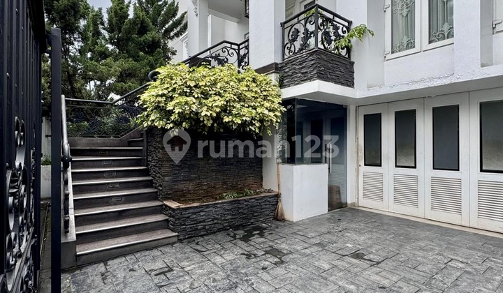 Prime Location Area Tenang.!! Luxurious Classic House