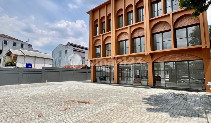 Gedung Komersial 4 Lantai Setrategis | Area Koridor Rm Harsono Gedung Komersial 4 Lantai Setrategis | Area Koridor Rm Harsono