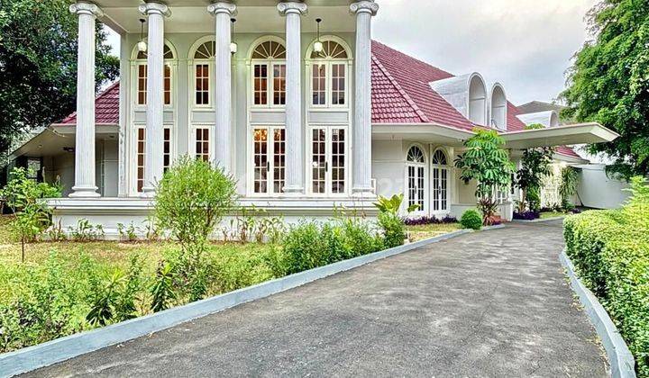 Lokasi Prime, Rumah Hoek Lokasi Dekat Senayan Desain Klasik Mewah 2