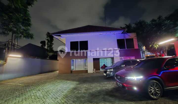 Dijual Gedung Komersial Hitung Tanah Lokasi Premium di Jl. Proklamasi Menteng