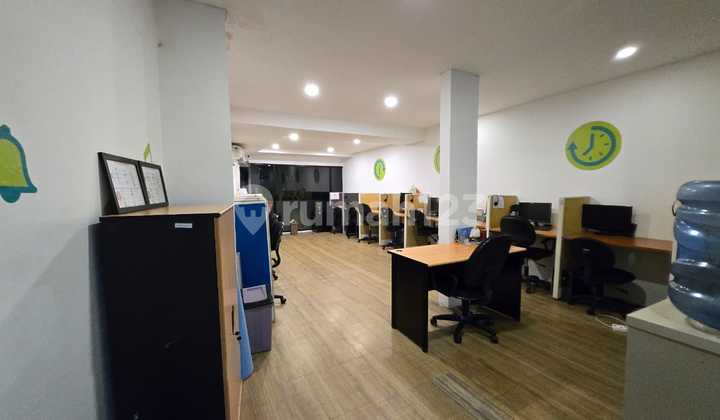 Dijual Gedung Komersial Hitung Tanah Lokasi Premium di Jl. Proklamasi Menteng