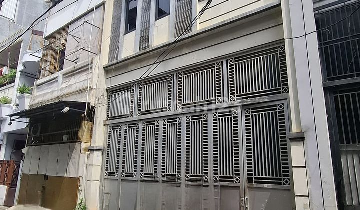 Rumah 3 lantai dijual di Pademangan 4 kondisi bangunan bagus SHM 1