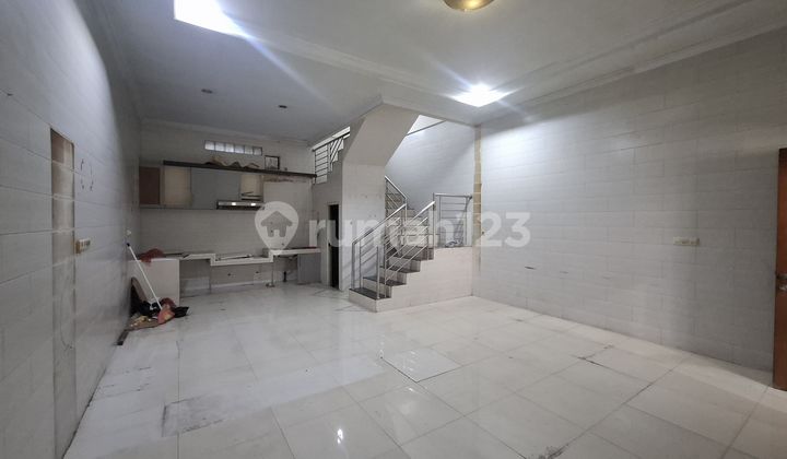 Rumah 3 lantai dijual di Pademangan 4 kondisi bangunan bagus SHM 2