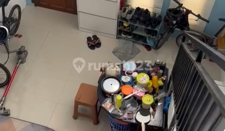 Mezzanine house in Cipondoh near Greenlake, eligible for private non-bank KPR. 2