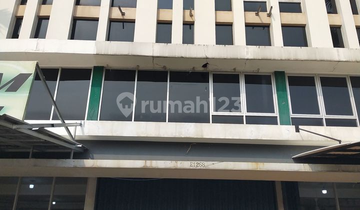 Cheap shop house near Ciputra Citra Raya mall