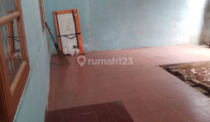 Rmh1 lantai disewakan sdh kosong dan kamar dan gudang .taman ada 1