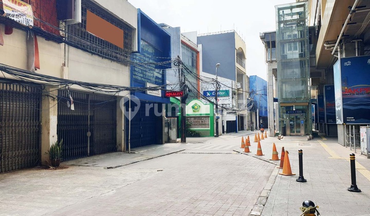 Ruko 3 lantai di jalan raya Fatmawati Jakarta Selatan