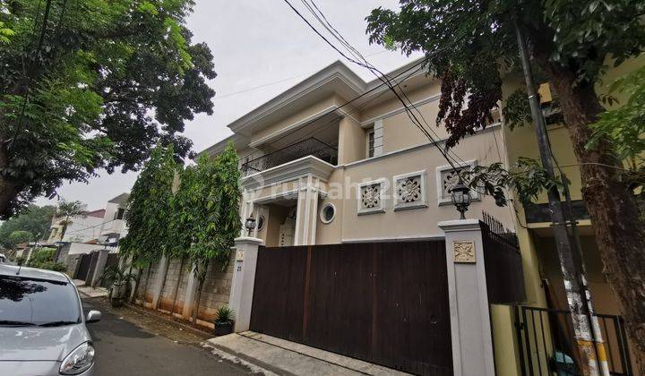 Rumah Siap Huni Dengan Kolam Renang di Praja Dekat Pondok Indah Mall Dan Gandaria City, Jakarta Selatan 1