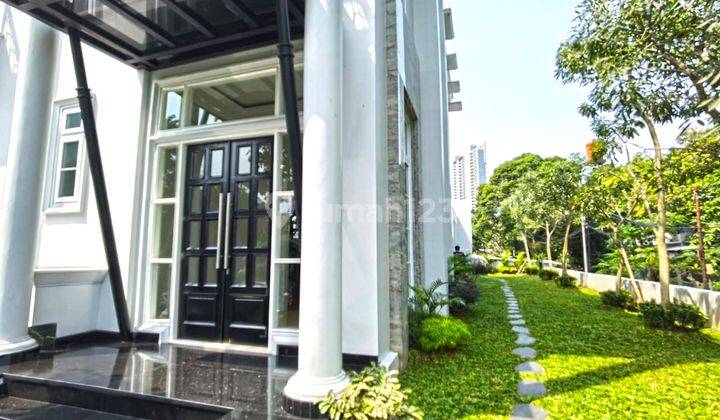 Dijual Rumah Baru di Kebayoran Baru Jakarta Selatan Dengan Kolam Renang 2