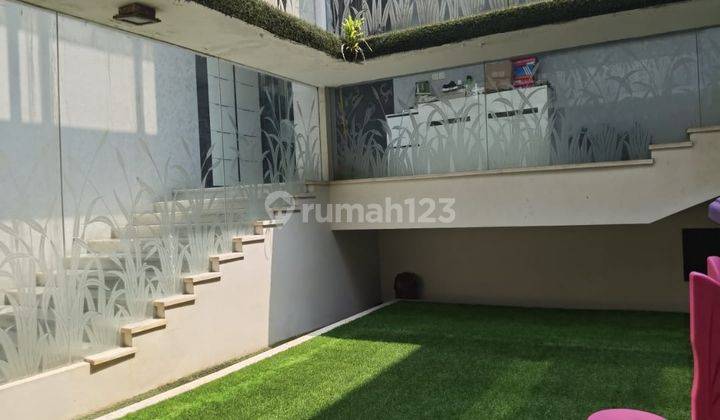 Rumah Dengan Kolam Renang di Bintaro Jaya Sektor 7 1