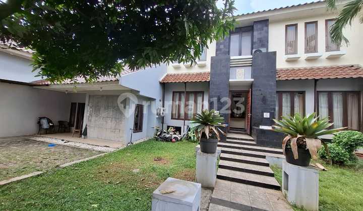 Villa-Style House with Spacious Yard in Cinere Hill 2