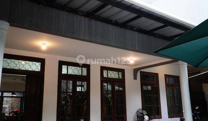 Rumah lama di depan taman di Senopati dekat SCBD  2