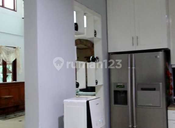 House with a swimming pool ready to occupy in Lebak Bulus. 2