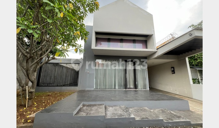 Dijual Rumah dengan Private Pool Dalam Cluster di Dekat Stasiun MRT Lebak Bulus