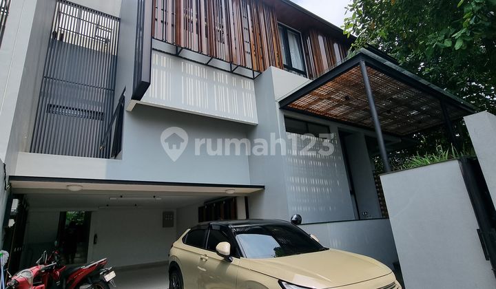 For Sale: House with swimming pool and 2-car access, flood-free in Kemang