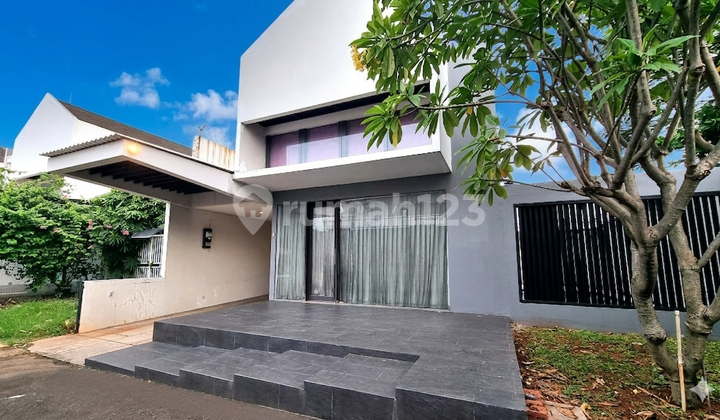 Rumah Mewah dengan Kolam Renang Dalam Cluster di Lebak Bulus Rumah Mewah dengan Kolam Renang Dalam Cluster di Lebak Bulus