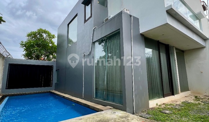 Rumah Mewah dengan Kolam Renang Dalam Cluster di Lebak Bulus Rumah Mewah dengan Kolam Renang Dalam Cluster di Lebak Bulus