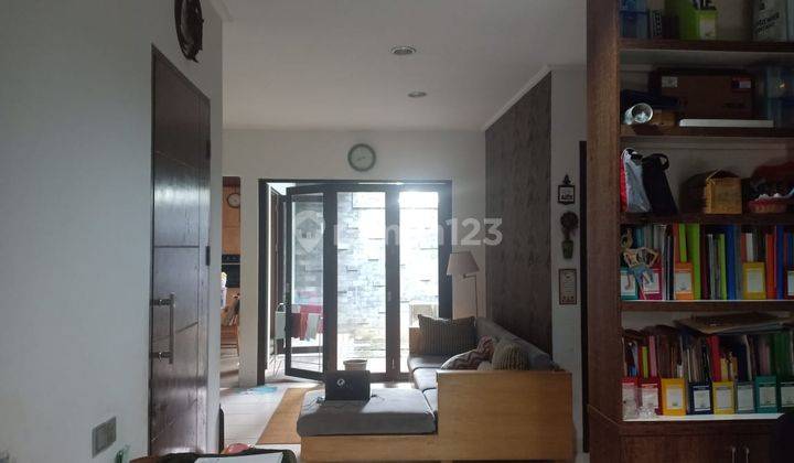 Rumah cantik desain modern di Serenade lake gading serpong 10