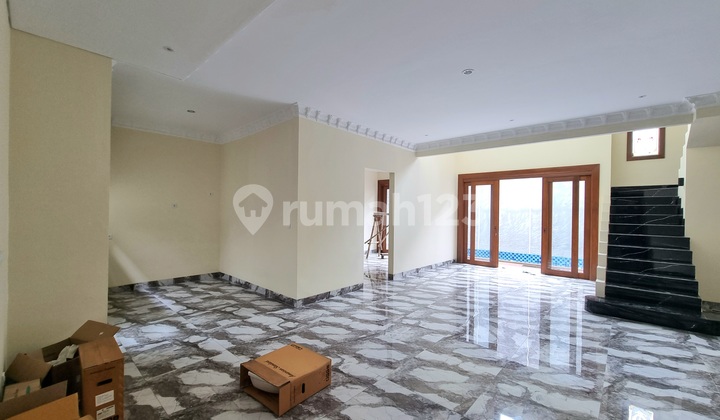 Rumah Shm Ada Rooftop Gazebo Kayu Ulin Swimming Pool Lokasi Asri Hijau Dekat Taman Kota di BSD Puspita Loka 2