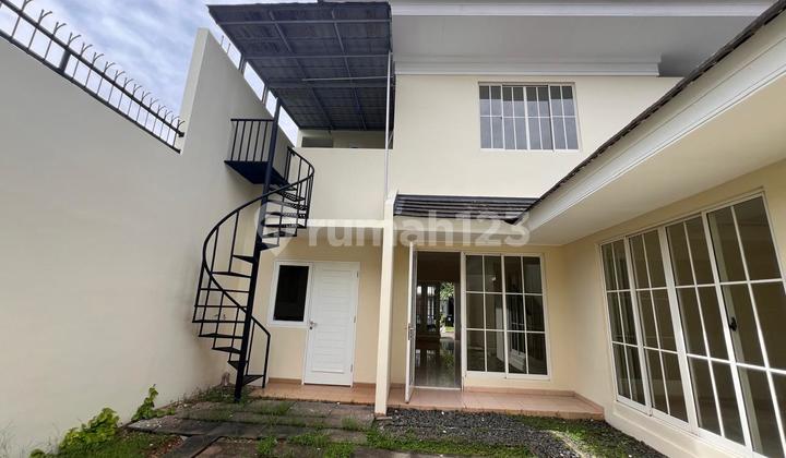 Neat, Clean, Ready-to-Occupy House with SHM, Close to Mall and Toll in Alam Sutera 2