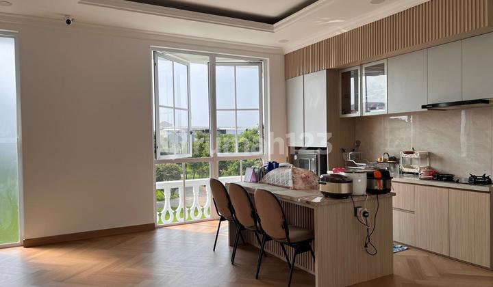 Luxury House View Lake At Green Lake City Cipondoh Street, Tangerang City 2