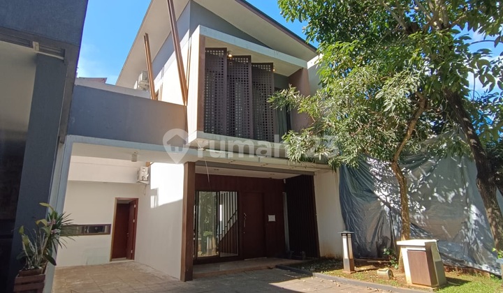 Beautiful Neat House Ready to Live, SHM, Prime Location in BSD De Park.