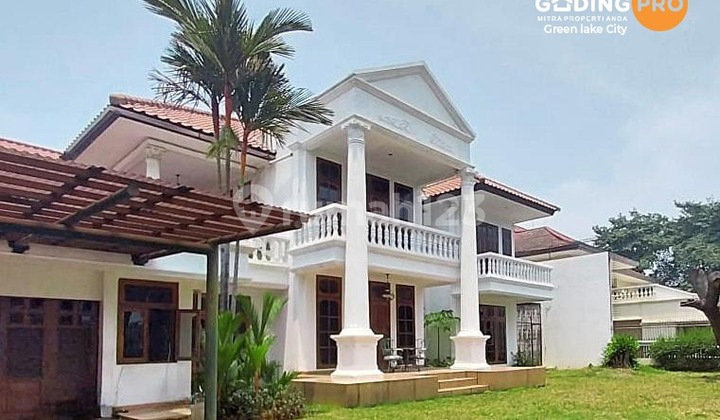 Classic Luxury House with Swimming Pool and Spacious Garden in Metro Pondok Indah