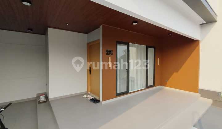 Rumah Cantik Bangunan Mandiri Semi Outdoor Kitchen di Suvarna Sutera 2