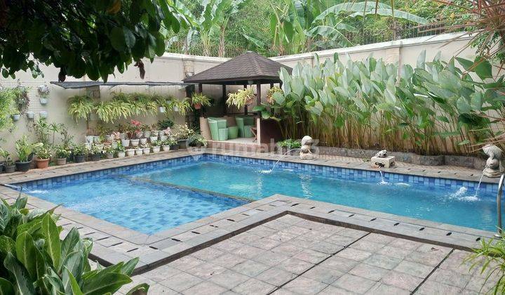 Rumah Shm Ada Kolam Renang Dan Taman Luas Di Bsd  1