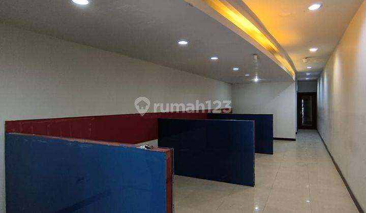 Disewakan Ruko 4 Lantai Rapi Siap Pakai Lokasi Strategis Di Jl Raya Samanhudi Pasar Baru Jakarta Pusat. Cocok Untuk Bank, Kantor, Kursus, Klinik, Restoran/Cafe, Dll 2