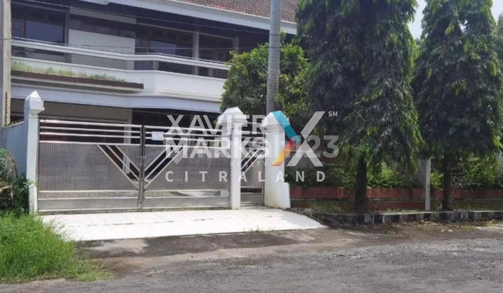 Ready-to-Live Puncak Permai Utara House, Comfortable, Wide Road Row 1